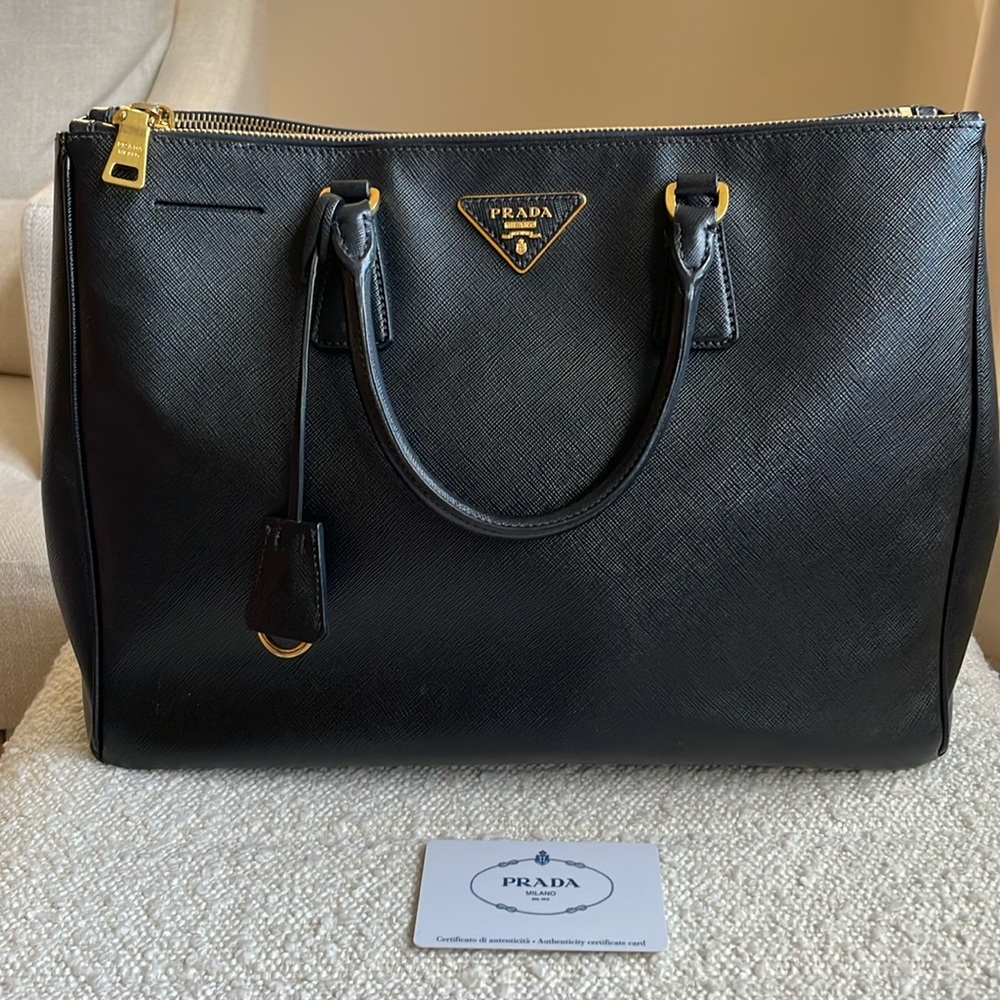 PRADA Saffiano Lux Tote Medium Size - Black